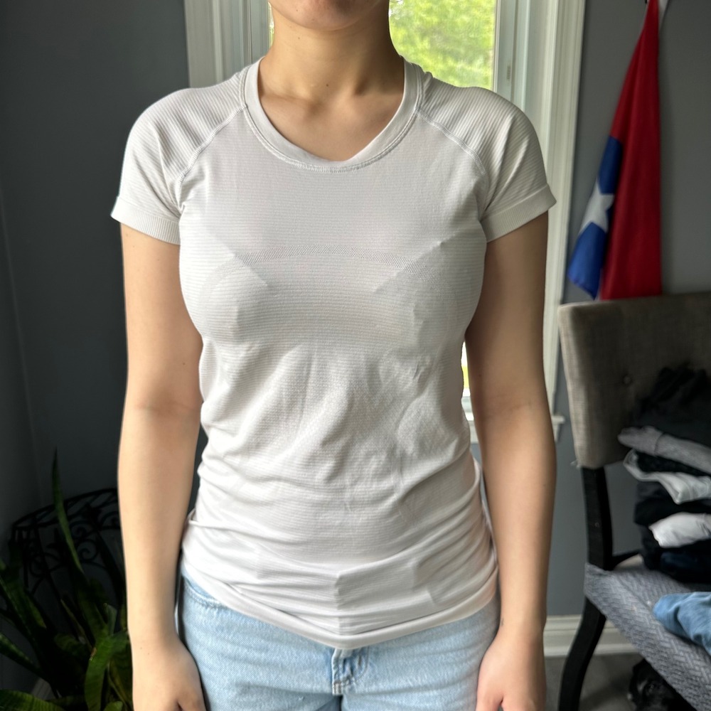 Lululemon White Ribbed Swiftly Short Sleeve Shirt Women's Size 6